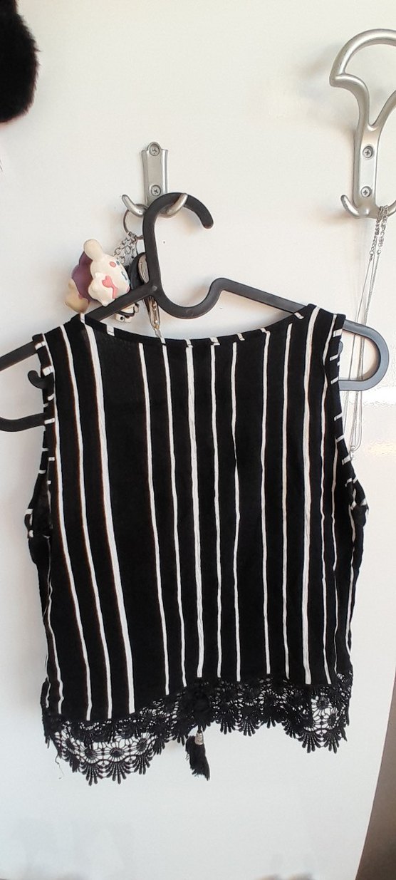 DantelPüsküllü Siyah Beyaz Çizgili Kolsuz Bluz - Görsel 4