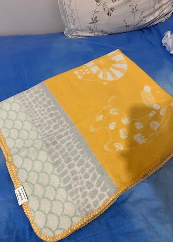 Çocuklar için Çok Renkli Bağlama Desenli Battaniye - Görsel 2