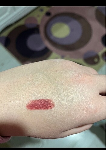 Beden bordo Renk Wet n wild ruj
