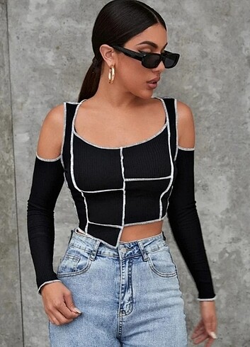 Omuz dekolteli crop