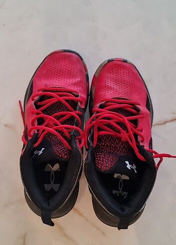 42.5 Beden kırmızı Renk UNDER ARMOUR