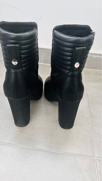 38 Beden siyah Renk Orjinal dkny bot