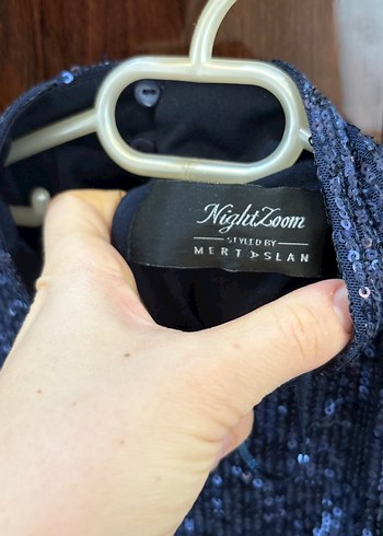 Uzun Kollu pullu omuz detaylı şık bluz - Görsel 4