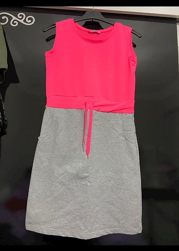 Pembe ve Gri Kemerli Midi Elbise