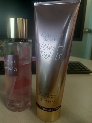 VICTORIA S3CRET VELVET PETALS 