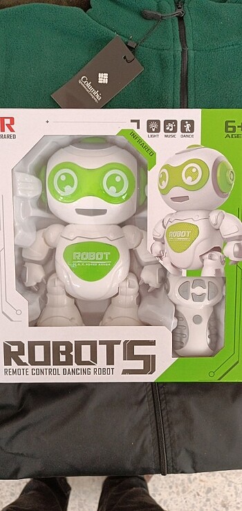 Kumandalı dans eden yürüyen robot 