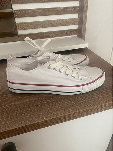 40 Beden beyaz Renk Orjinal converse 40 numara unisex