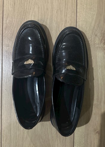H&M Parlak Siyah Loafer Ayakkabi Siklik Ve Rahatlik Bir Arada