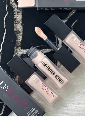 Huda Beauty #FauxFilter Kapatıcı - Açık Bej
