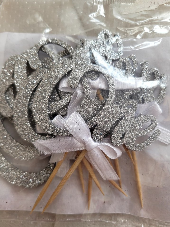 Beyaz İlk Yaş Cupcake Süsü - Görsel 2