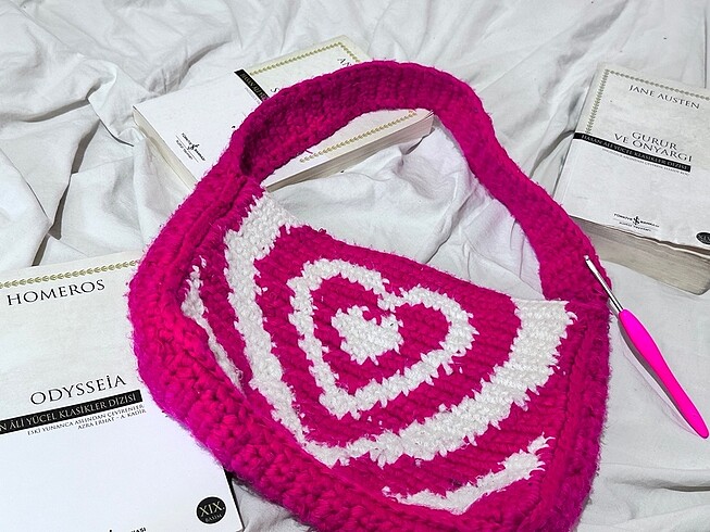 Kalp desenli örgü baget çanta / Powerpuf heart bag
