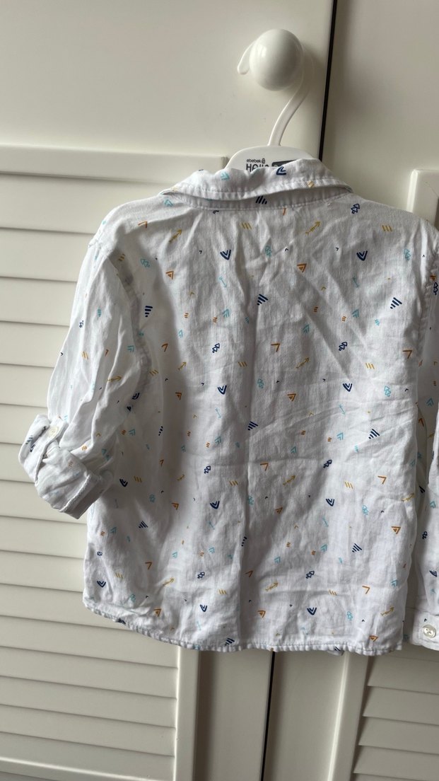 Erkek çocuk Gömlek beyaz üstüne desenleri olan. - Görsel 4