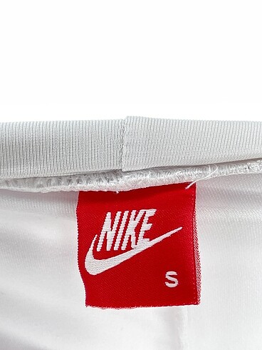 s Beden beyaz Renk Nike Mini Şort %70 İndirimli.