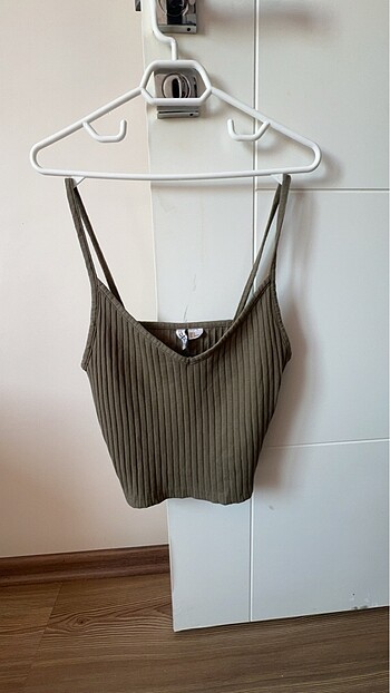 H&M Haki Crop