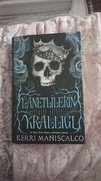Lanetlilerin Krallığı Kerri Maniscalco Ciltli