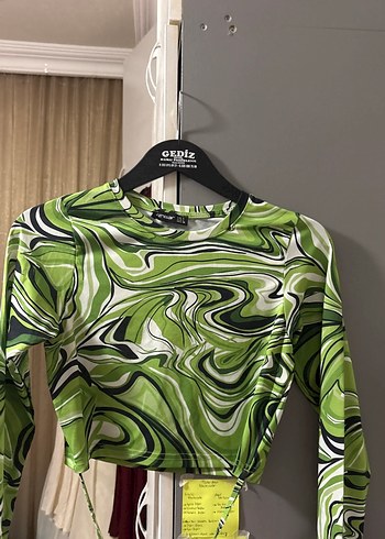 Bağlama Detaylı Yeşil Batik Desenli Kadın Bluz