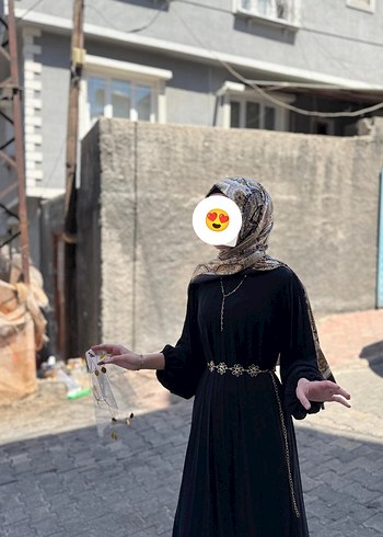 Uzun Siyah pileli elbise