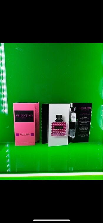 Valentino born in roma extradose kadin sample