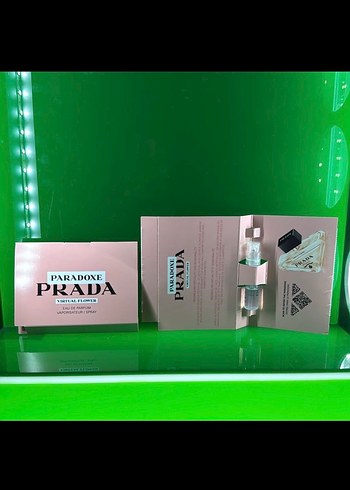 Prada Paradoxe virtual flower sample