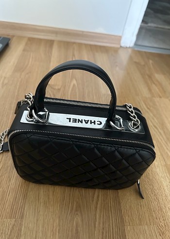 Beden Zincir Detaylı Siyah Chanel Deri Çanta