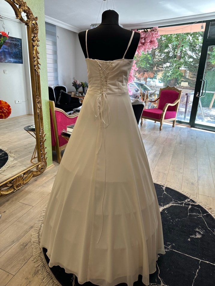 Beyaz iç elbise - Görsel 3