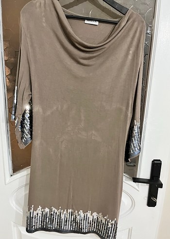 Drapeli  Yarım Kollu Pul İşlemeli Elbise - Görsel 3