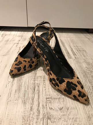 Leopar desenli stiletto
