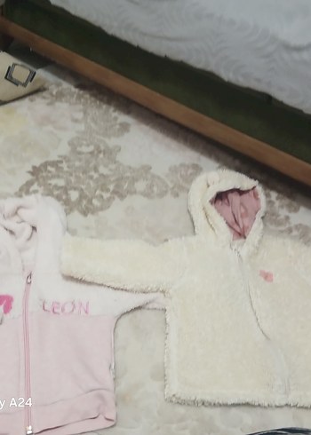 Kız Çocuk Beyaz Kapüşonlu Kürklü Mont - Görsel 2