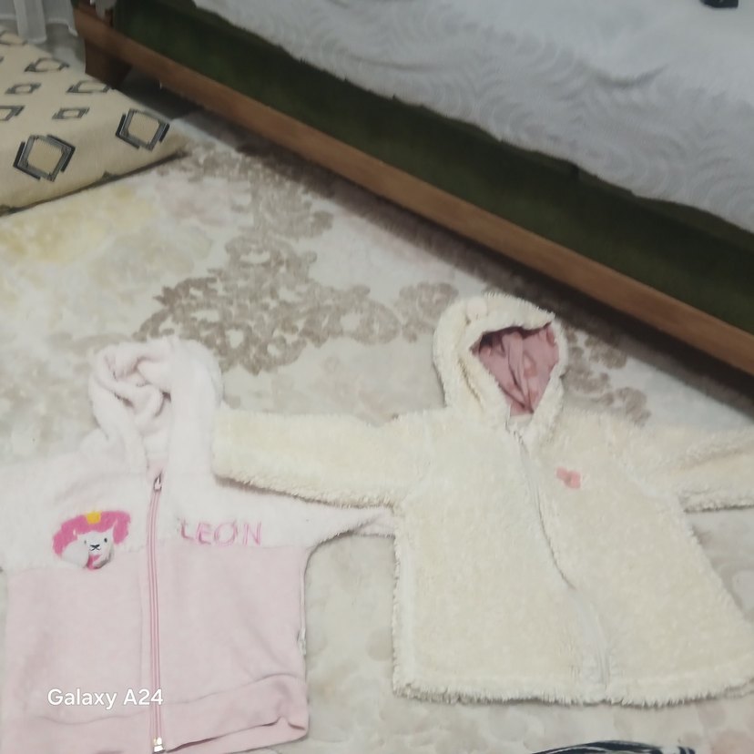 Kız Çocuk Beyaz Kapüşonlu Kürklü Mont - Görsel 2