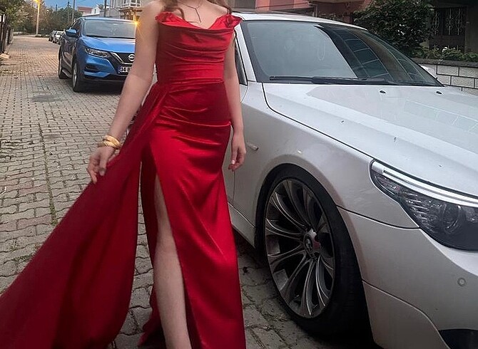 Kırmızı Kına elbisesi