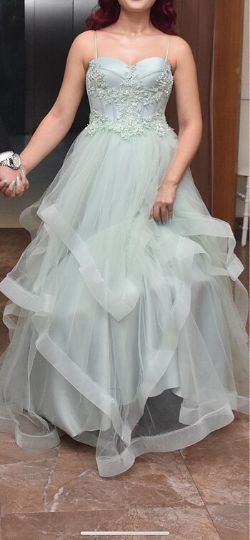 Prenses model nişan elbisesi