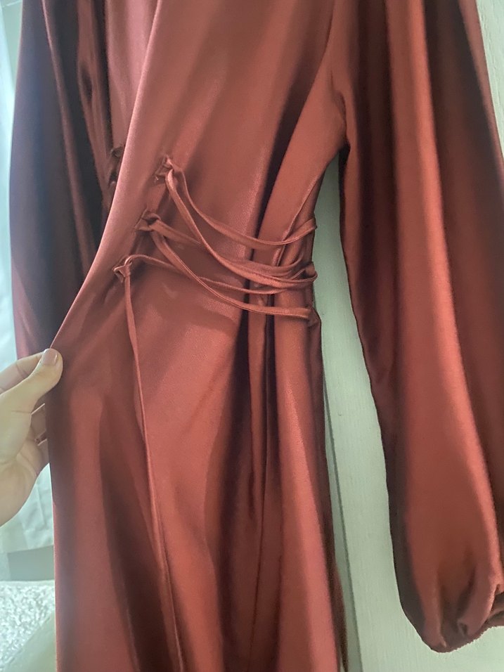 Bordoya kaçan kiremit rengi  Uzun Kollu Salaş Saten Elbise - Görsel 2