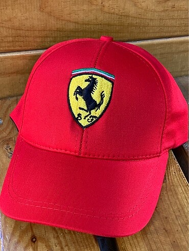 Kırmızı Ferrari Logolu Şapka
