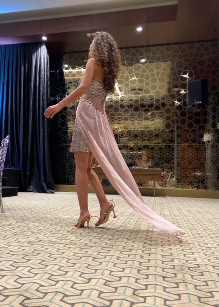 Payetli Gece Elbisesi - Görsel 3