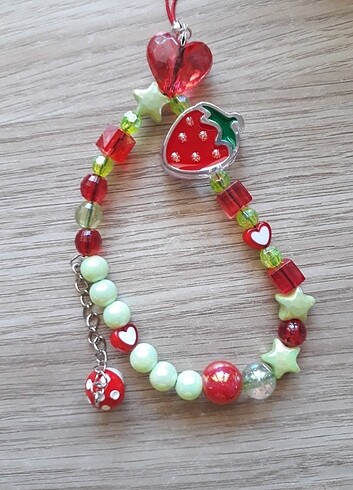 Strawberry charm 