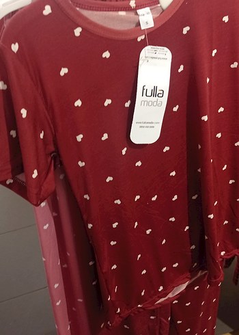 Bordo Kalp Desenli Rahat Kadın Pijama Takımı bedenler bulunuyor
