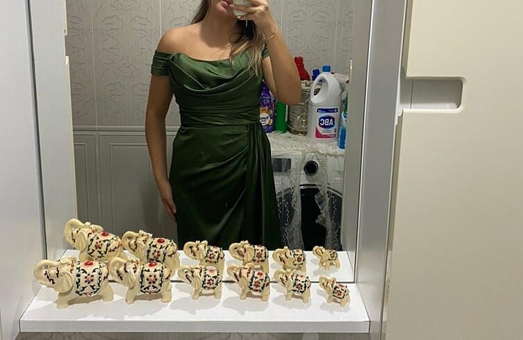 Yağ yeşili saten abiye elbise