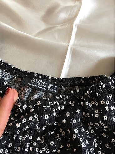 s Beden Büzgü detaylı crop bluz