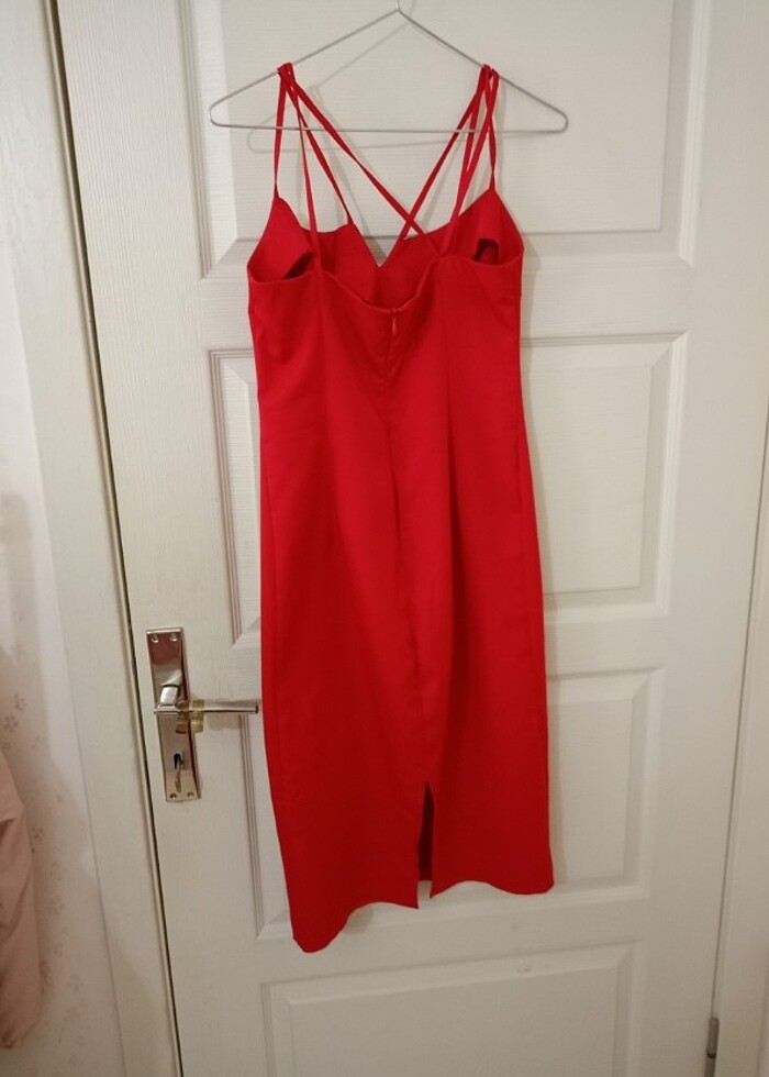 Kırmızı elbise 2 kere kullanıldı - Görsel 2