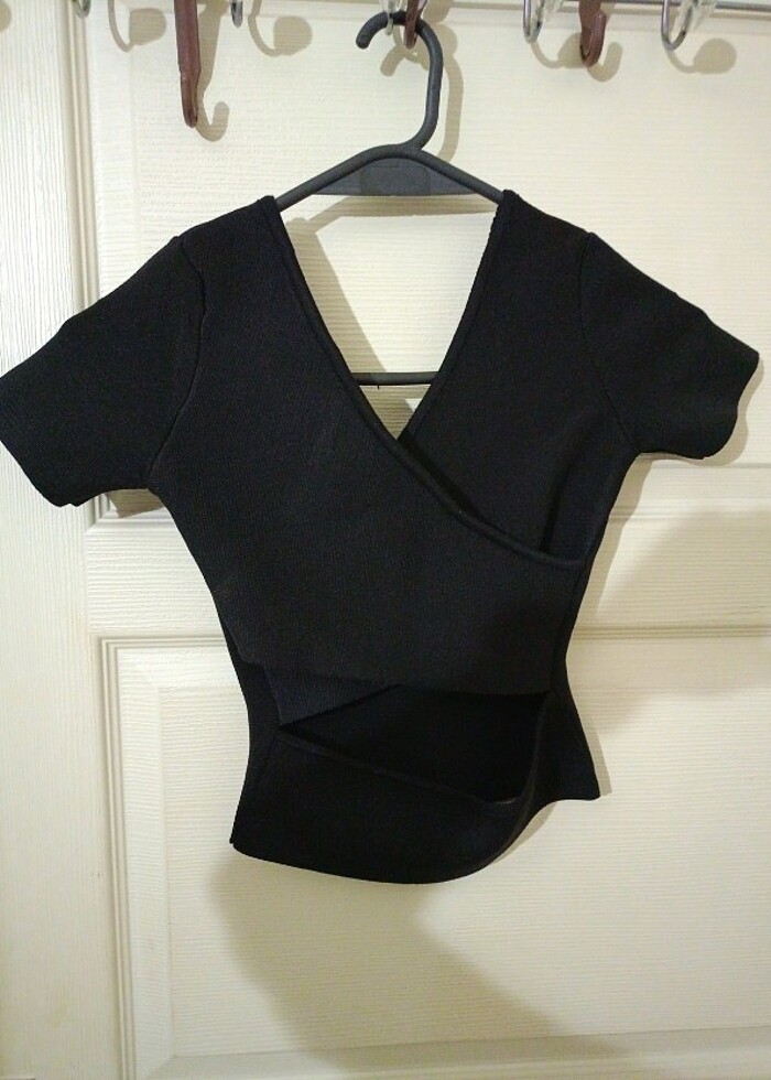 Göbek ve sırt dekolteli bluz - Görsel 2