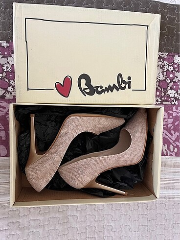 Bambi parlak stiletto