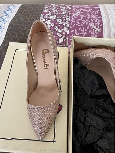 Bambi Bambi parlak stiletto