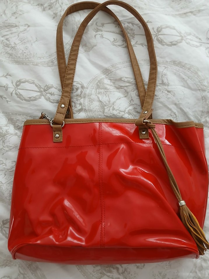 Kırmızı Rugan Püsküllü Kadın Çanta - Görsel 3