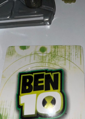 Ben 10 Diamondhead kartı ve iki şeffaf hologram minifigür