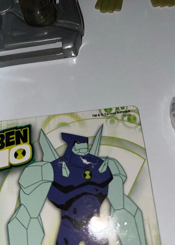 Beden Ben 10 Diamondhead kartı ve iki şeffaf hologram minifigür