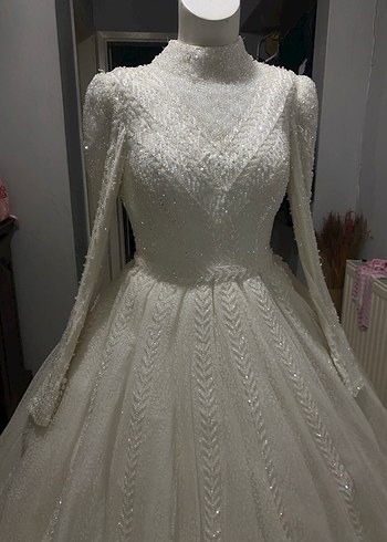 Yüksek Yakalı Uzun Kollu Prenses Gelinlik - Görsel 3