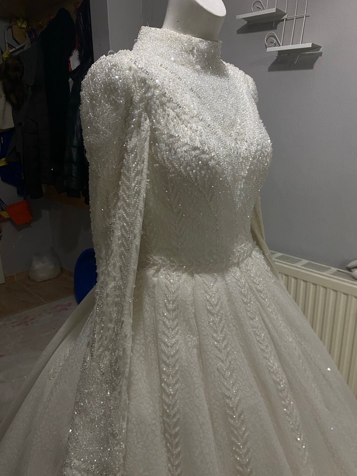 Yüksek Yakalı Uzun Kollu Prenses Gelinlik - Görsel 2