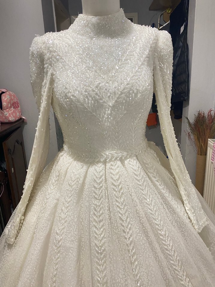 Yüksek Yakalı Uzun Kollu Prenses Gelinlik - Görsel 4