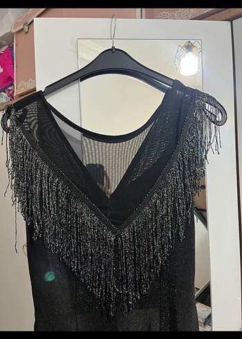 Siyah Drapeli Uzun V Yaka Gotik Abiye Elbise - Görsel 3