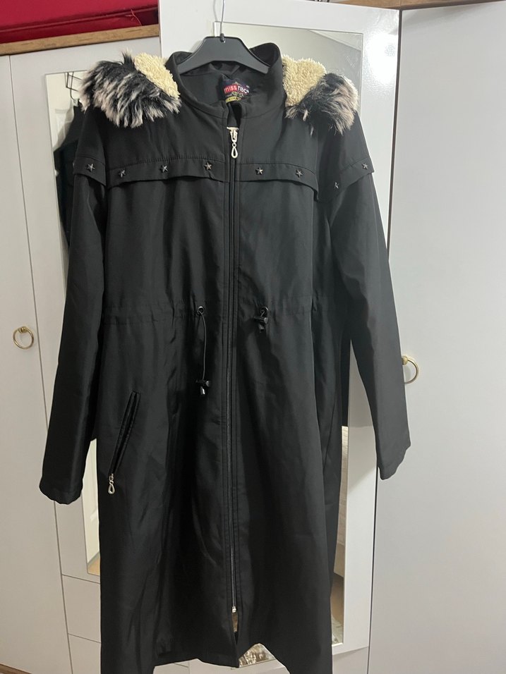 Uzun Siyah Kadın mont, Kürklü Kapüşonlu - Görsel 2